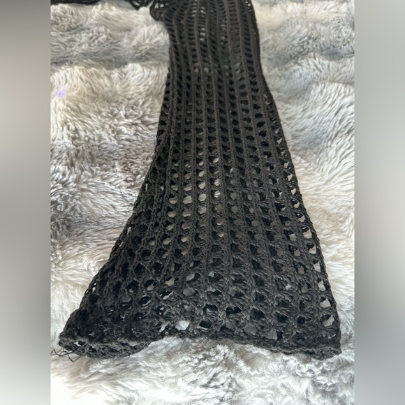 Elegant Black Crochet Mini Tank Sleeves Scarf - Picture 5 of 6